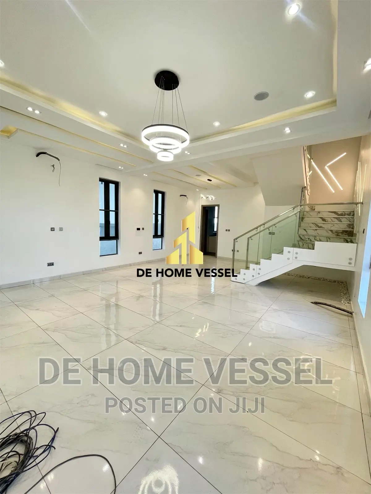 5bdrm Duplex in Chevron for sale