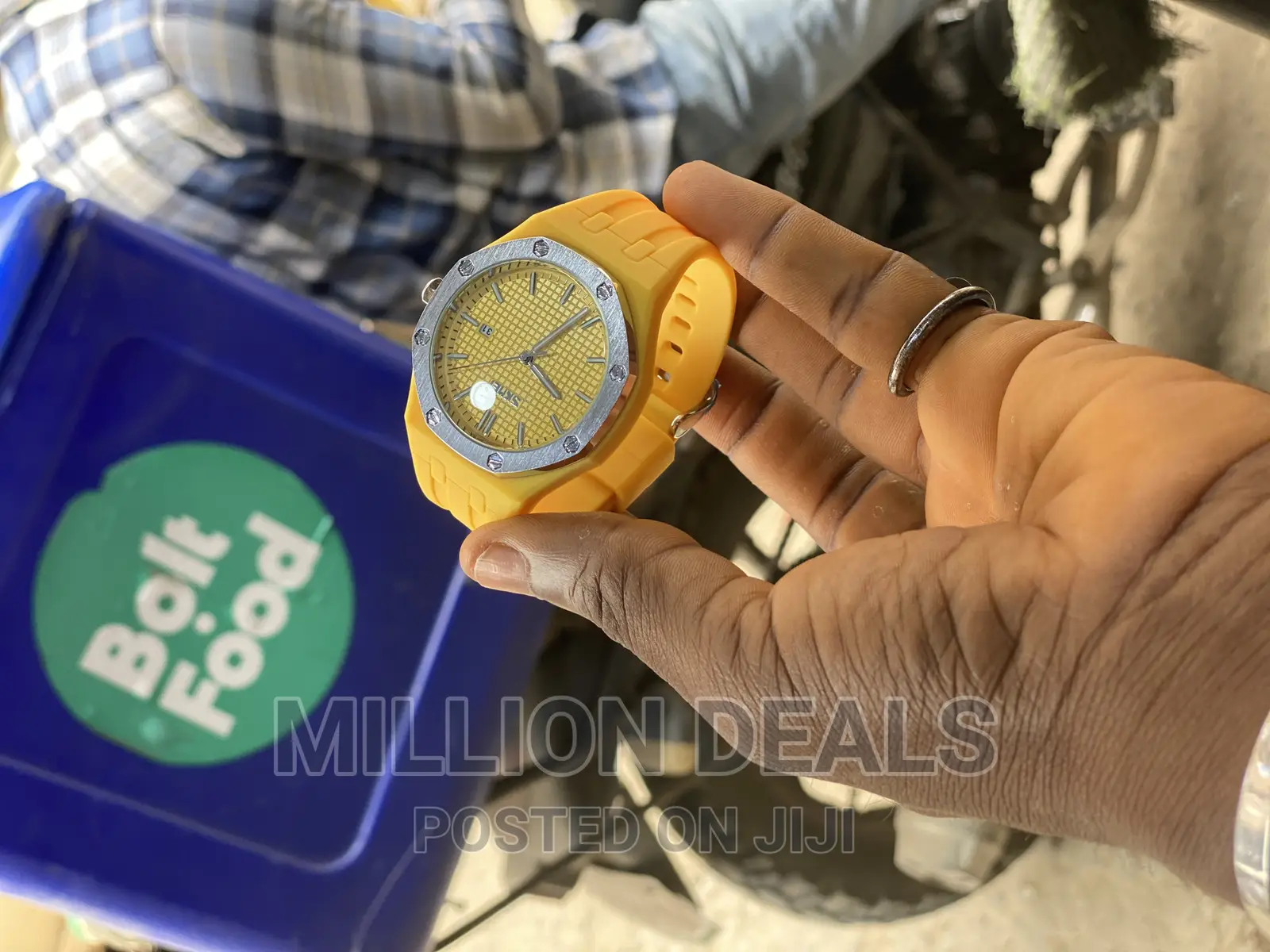 Unique Yellow Strap Men’S Wrist Watch