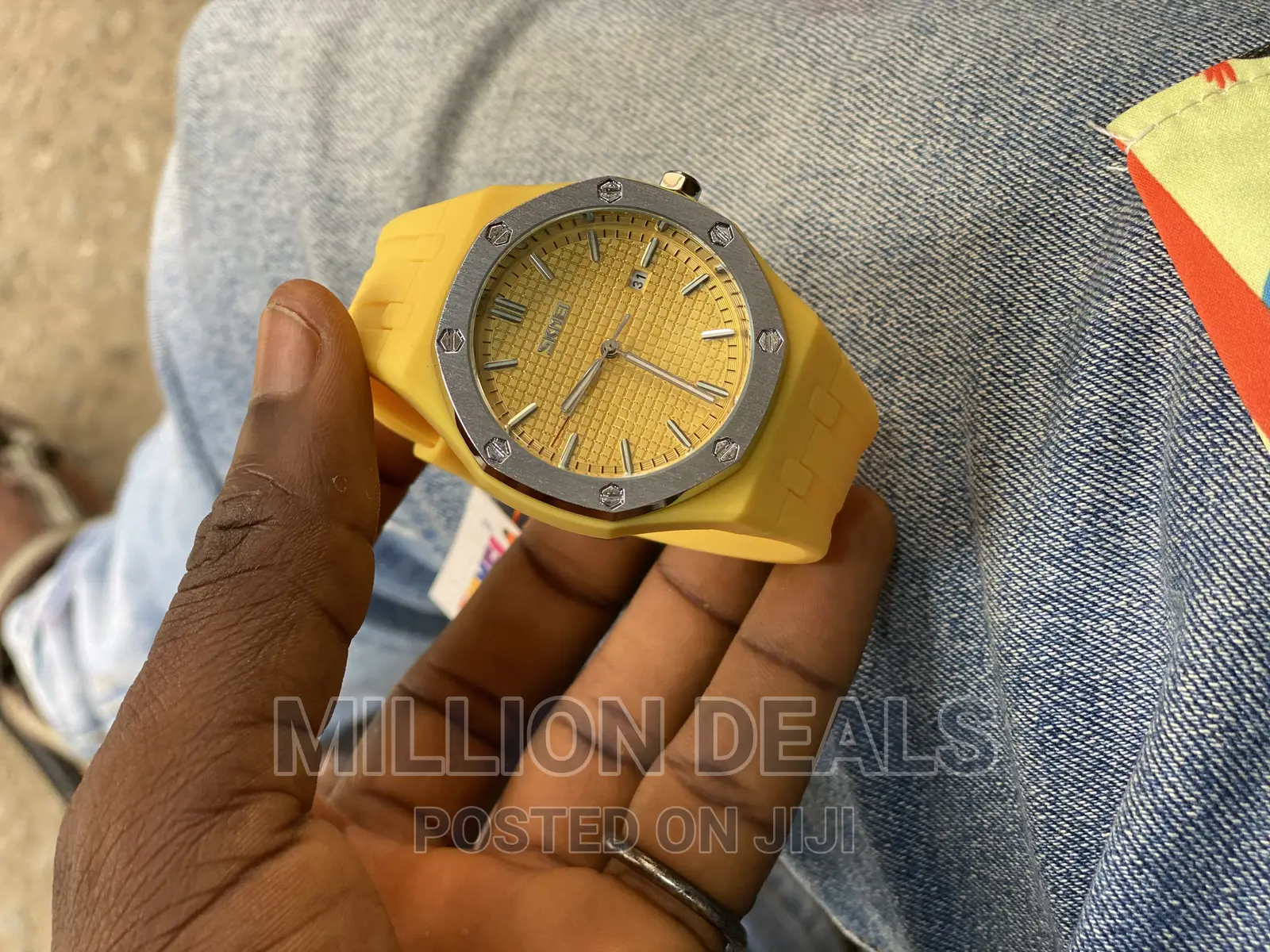 Unique Yellow Strap Men’S Wrist Watch