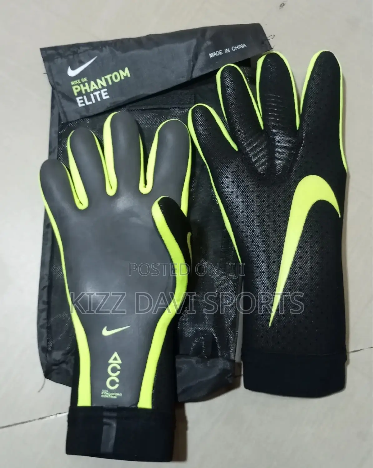 Original Goalkeeper Gloves Good Quality