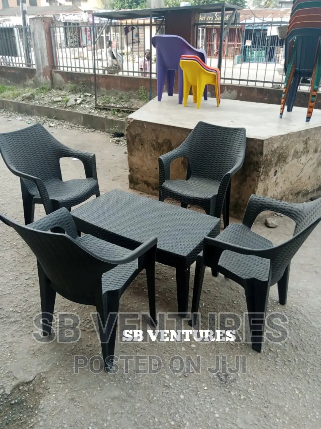 Indoor/Outdoor 4 Chairs and Table Set