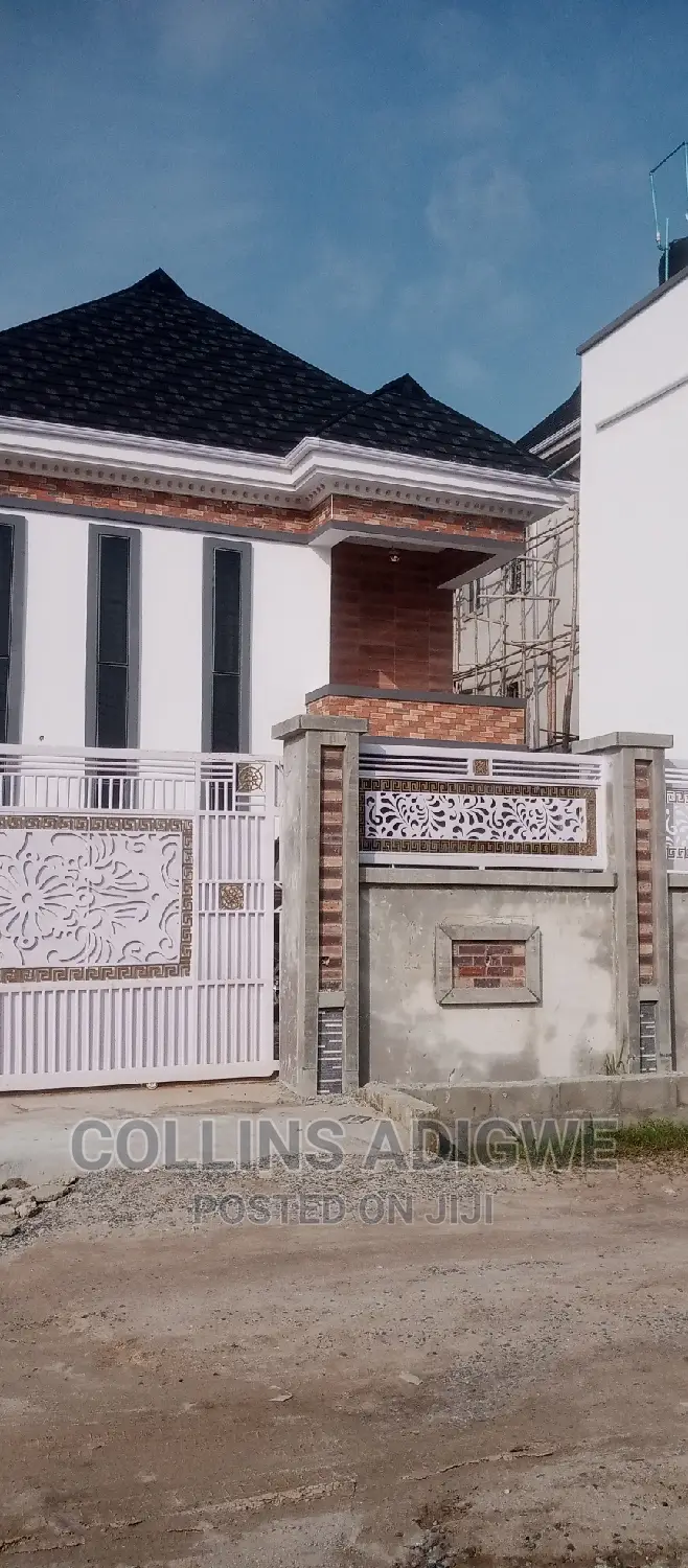 4bdrm Duplex in Meadow Estate, for sale