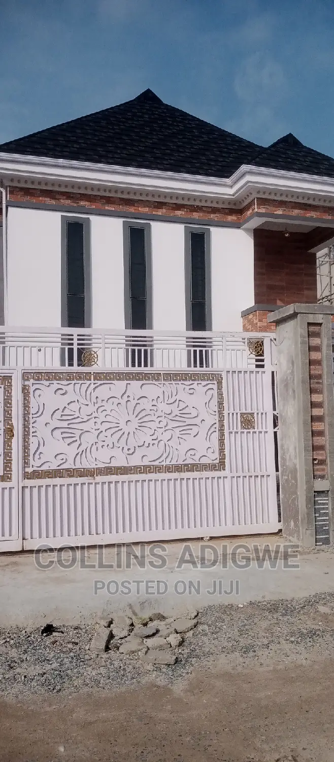 4bdrm Duplex in Meadow Estate, for sale