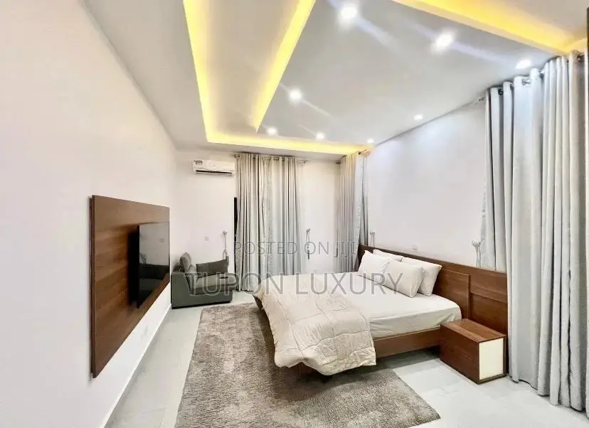 Seaview Luxury 1bdrm Opposite Landmark Beach