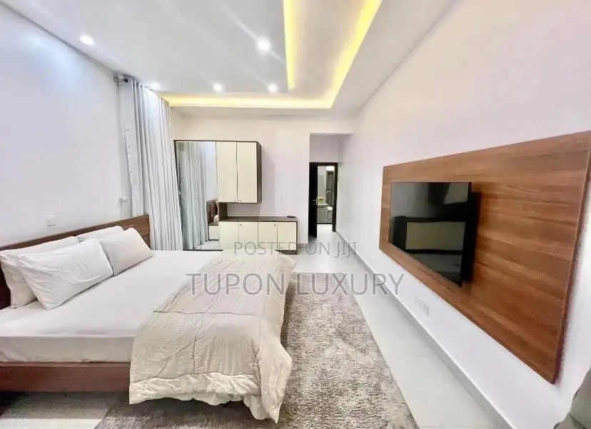Seaview Luxury 1bdrm Opposite Landmark Beach