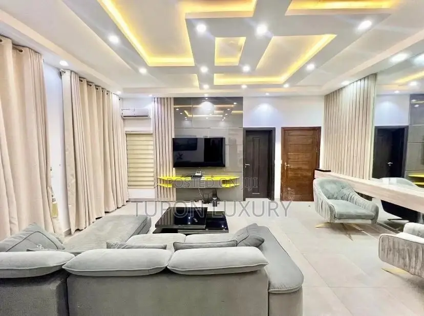Seaview Luxury 1bdrm Opposite Landmark Beach