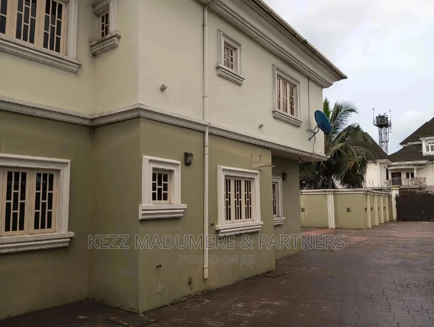 5bdrm Duplex in Farm Road, Eliozu, Port-Harcourt for sale