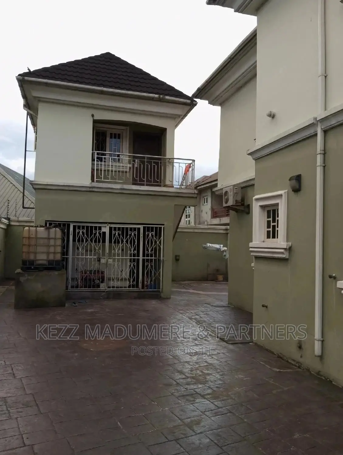 5bdrm Duplex in Farm Road, Eliozu, Port-Harcourt for sale