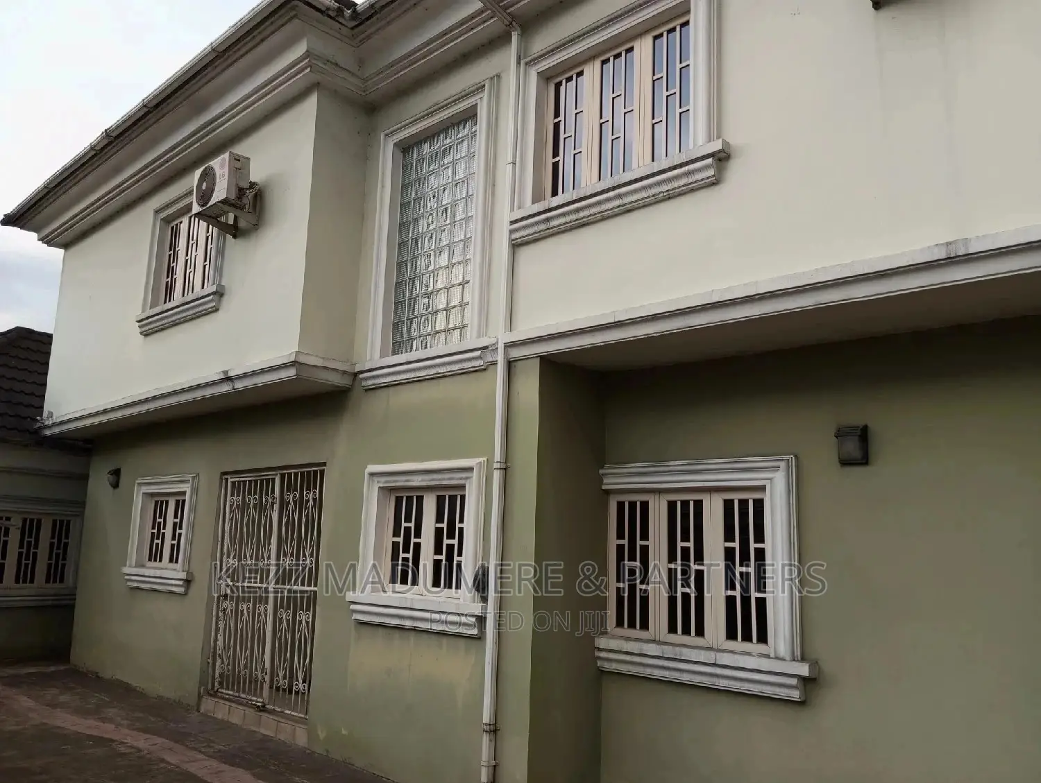 5bdrm Duplex in Farm Road, Eliozu, Port-Harcourt for sale