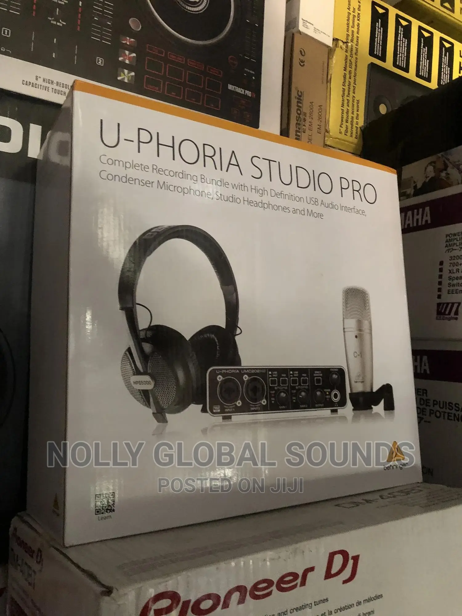 Behringer Uphoria Studio Pro Complete Recoding Bundle