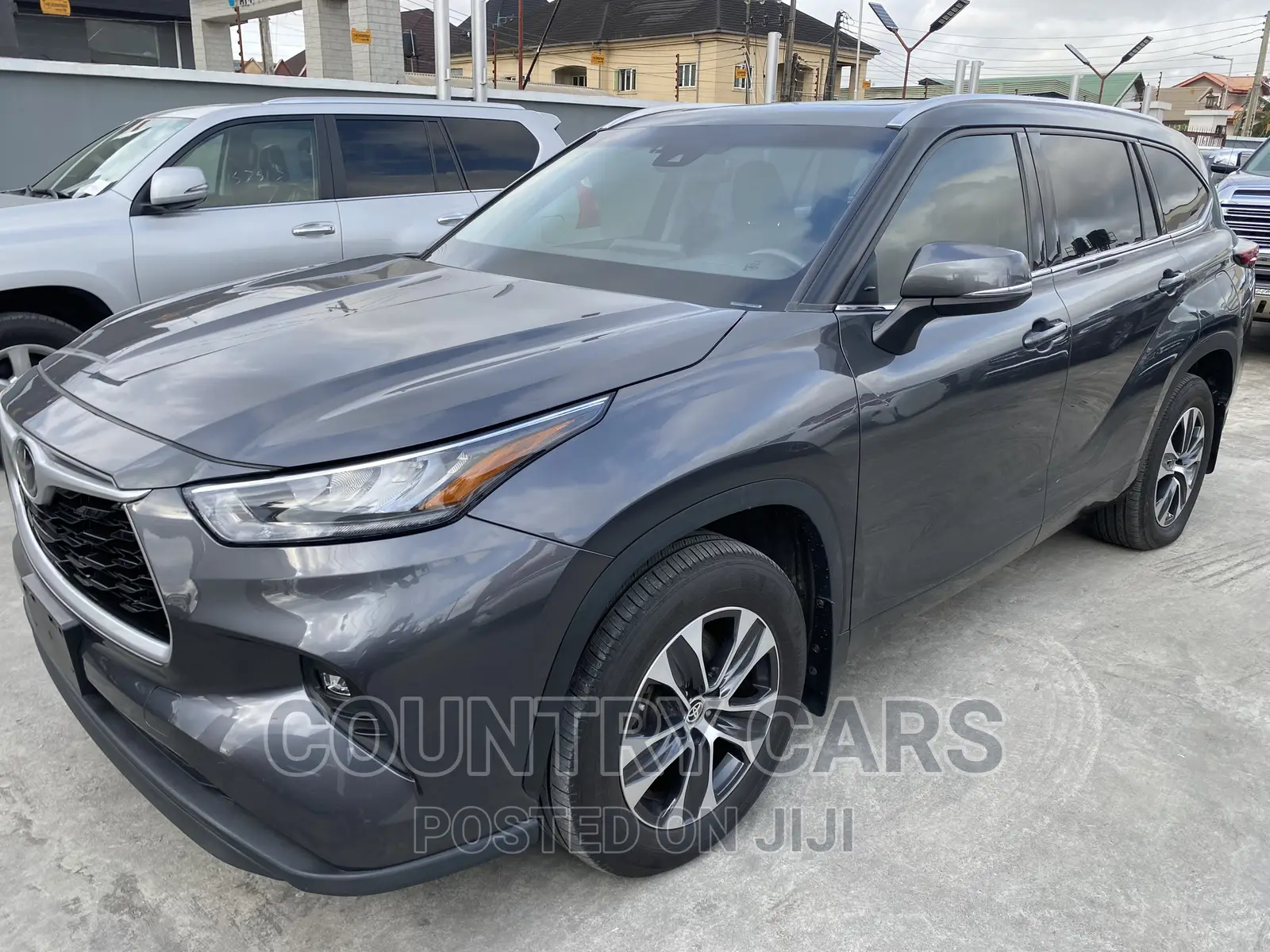 Toyota Highlander XLE 2022 Gray