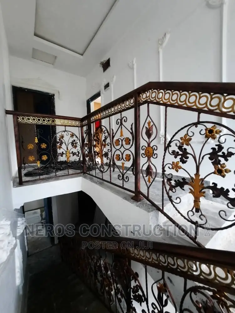 Closed End Cumbi Wrought Iron Design