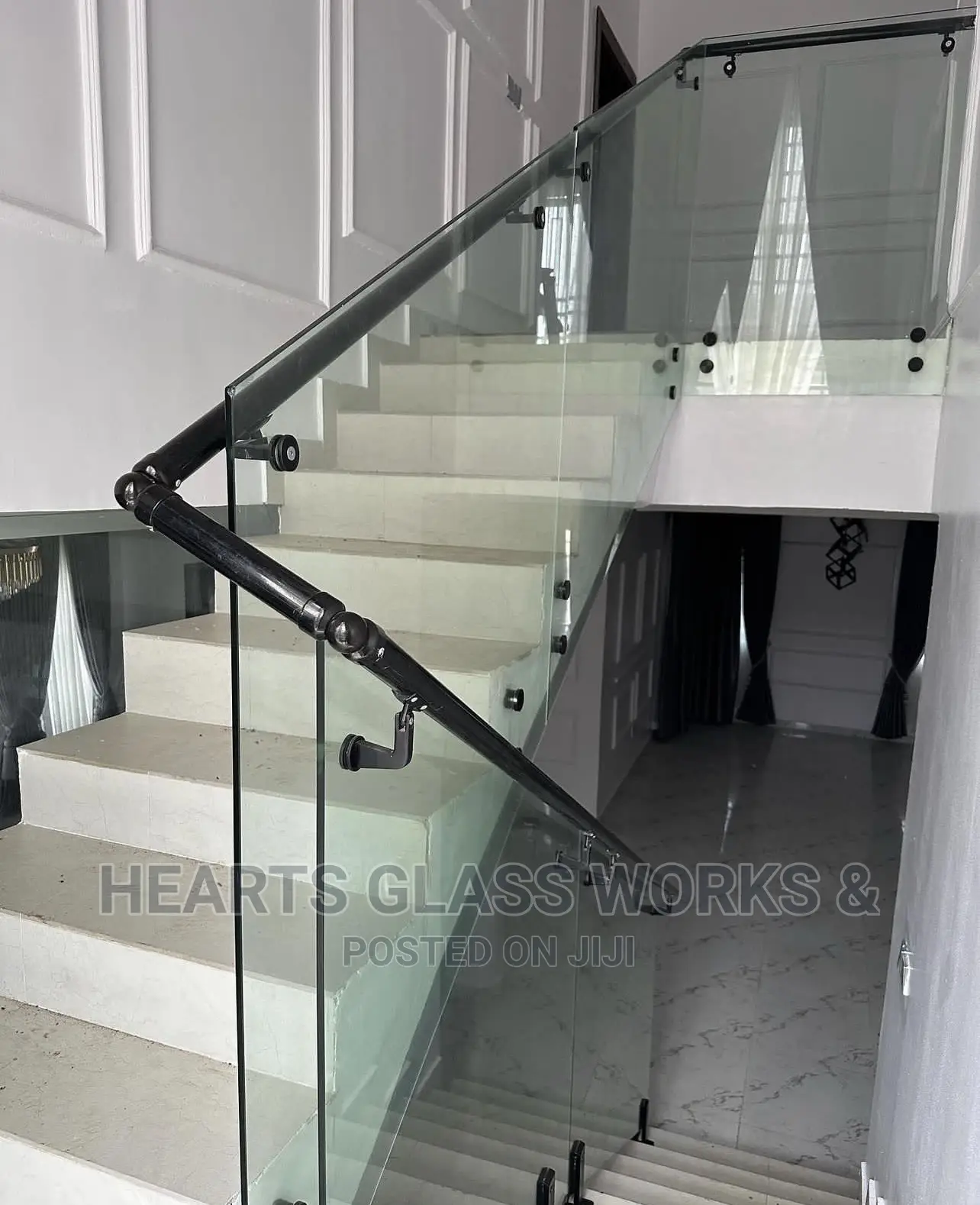 10mm Tempered Clear Glass With Black Aluminum Handrail