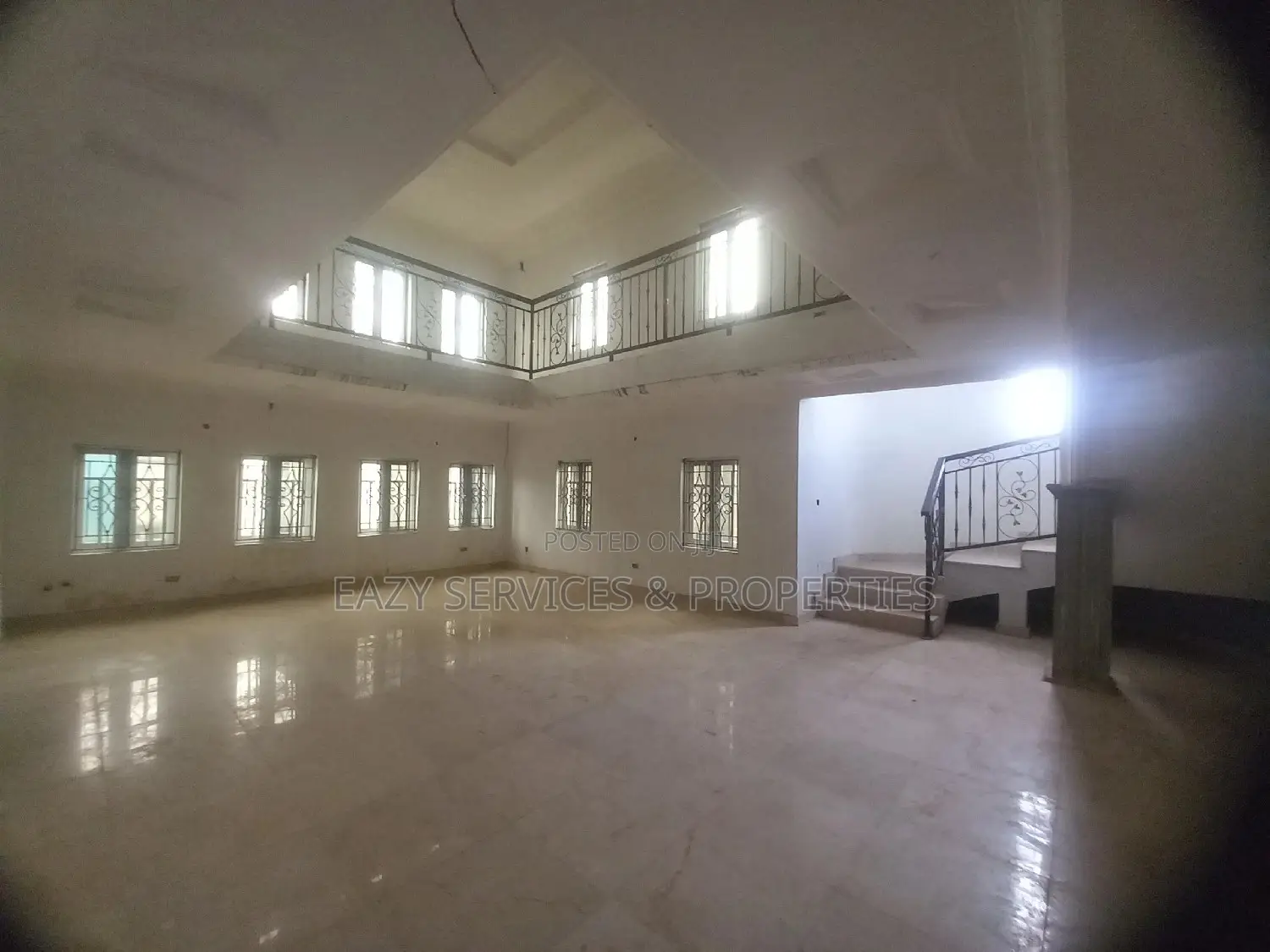 8bdrm House in Awoyaya for sale