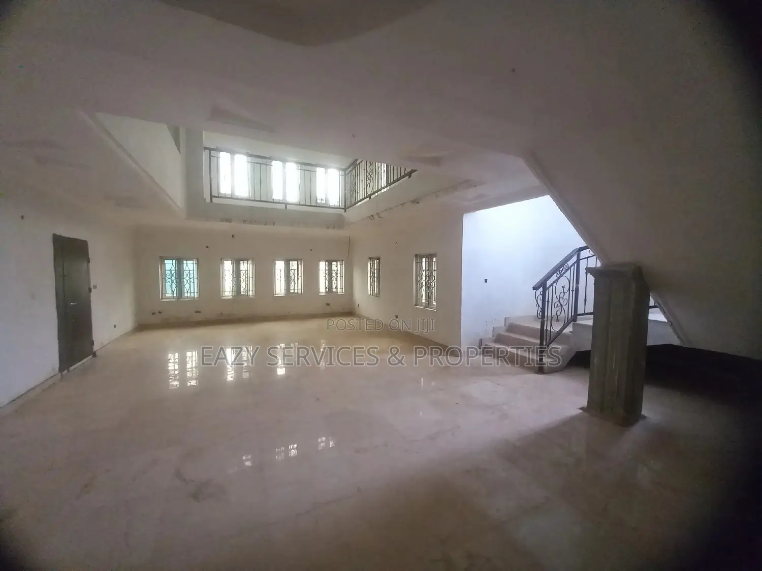 8bdrm House in Awoyaya for sale