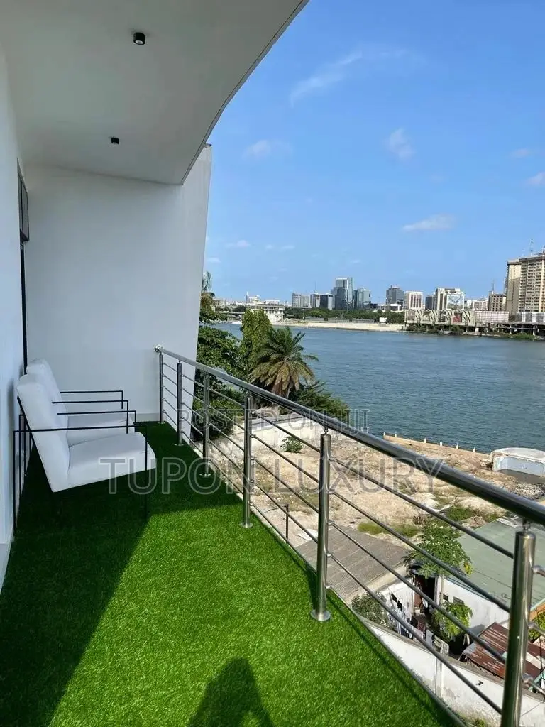 Three Bedroom Apartment With Sea View and Swimming Pool.
