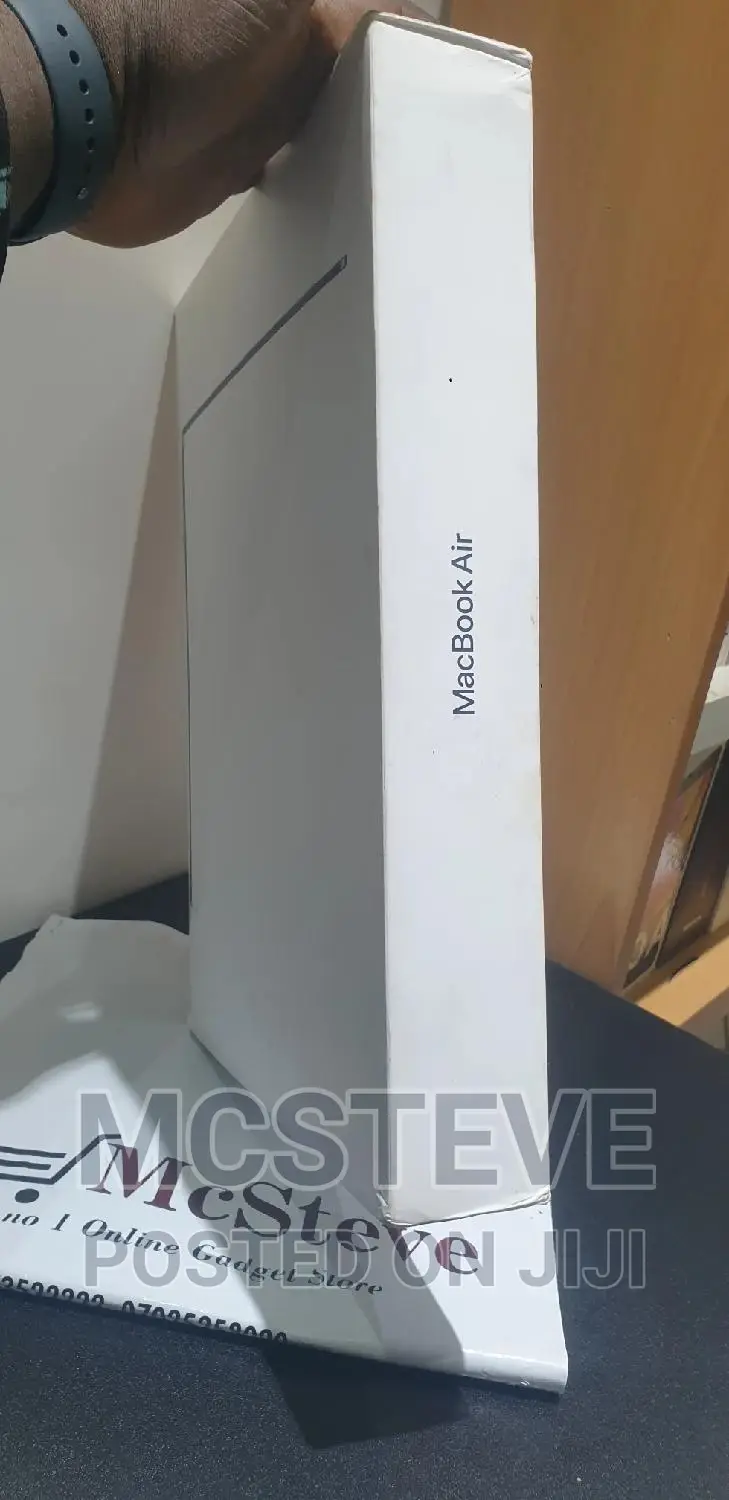 New Laptop Apple MacBook Air 2022 M2 8GB Apple M2 SSD 256GB
