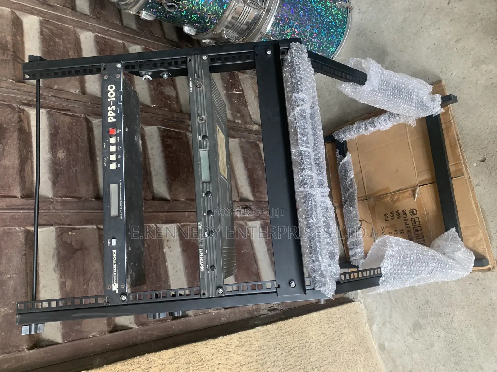 Professional Adjustable Black Iron Mixer/Amplifier Rack