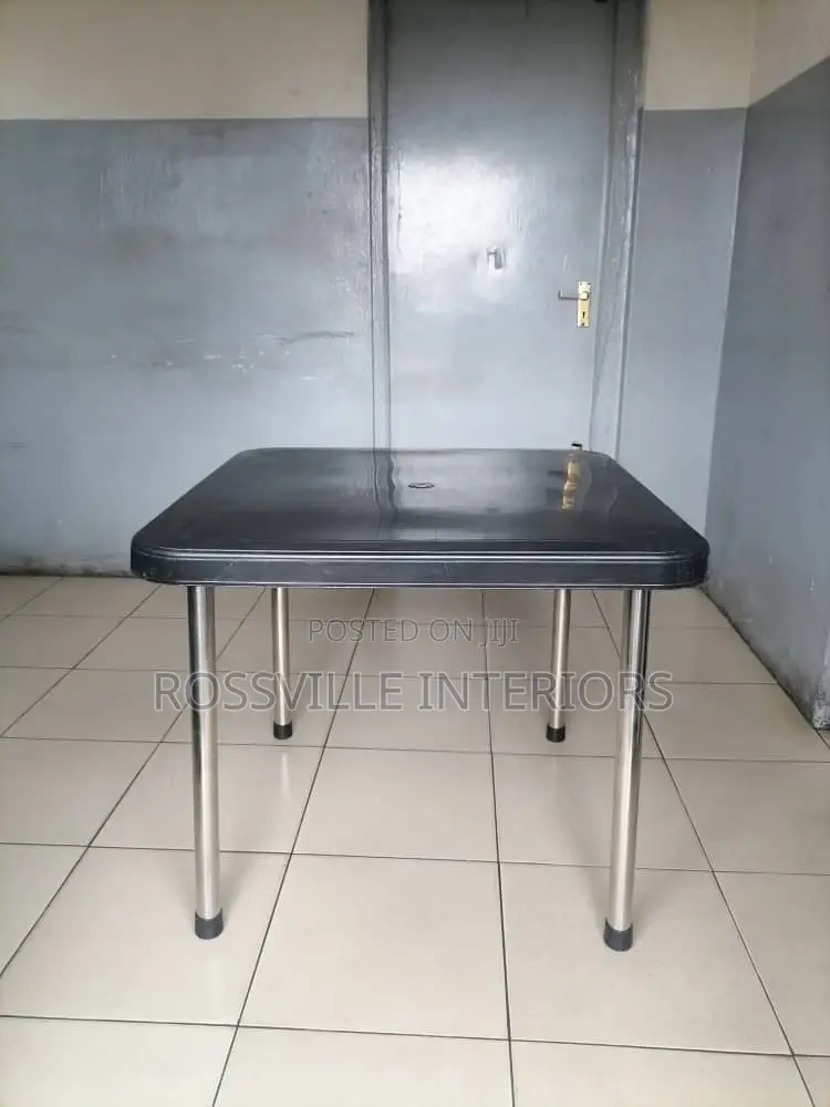 Highquality Plastic Table With Aluminium Legs