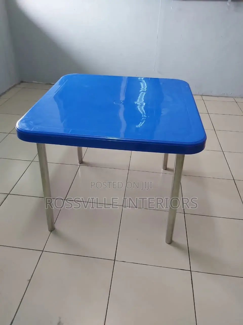 Highquality Plastic Table With Aluminium Legs
