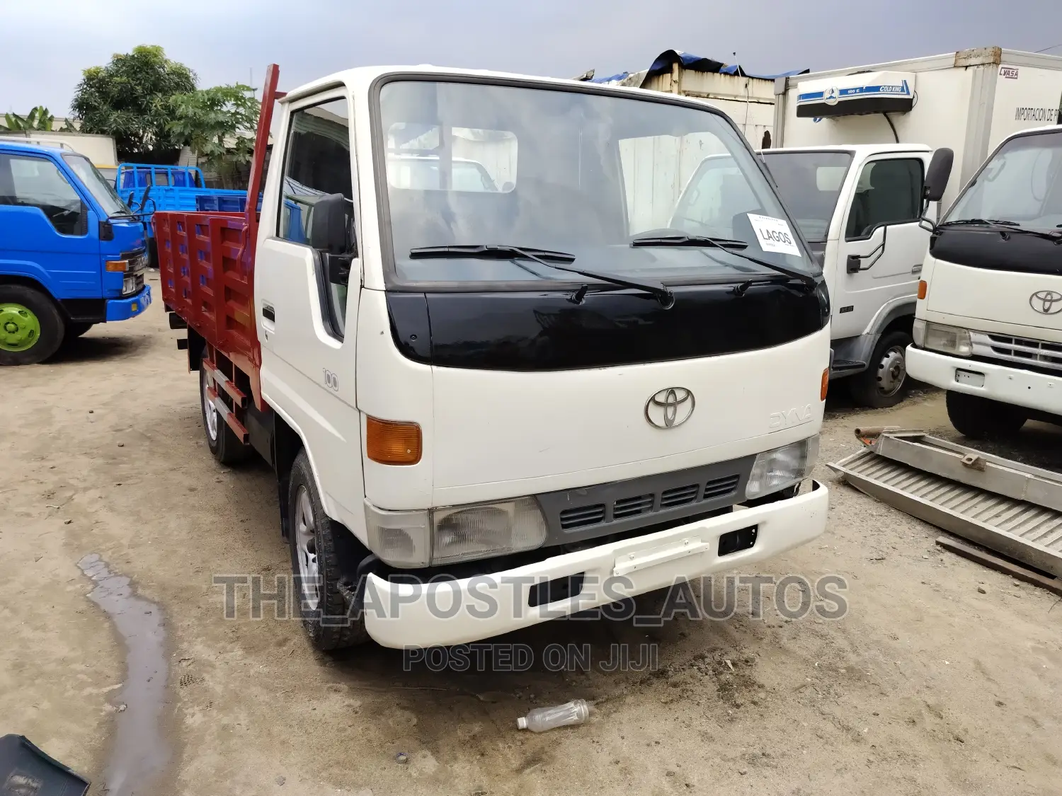Toyota Dyna 100 (4 Tyres)