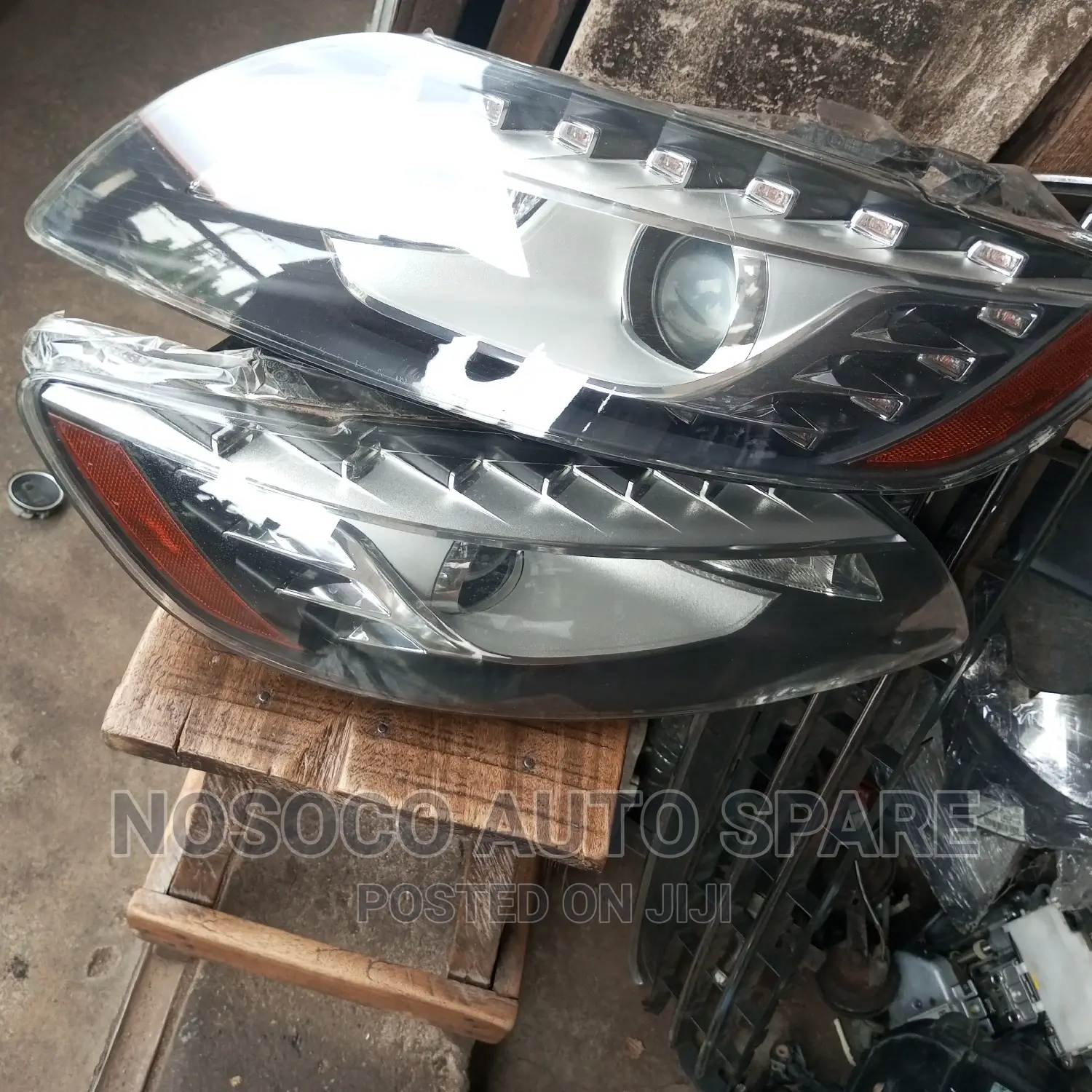 Set Of Head Light Audi Q7 2013