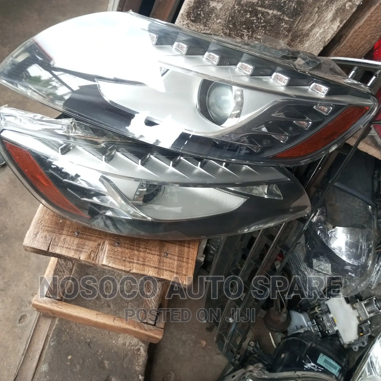 Set Of Head Light Audi Q7 2013