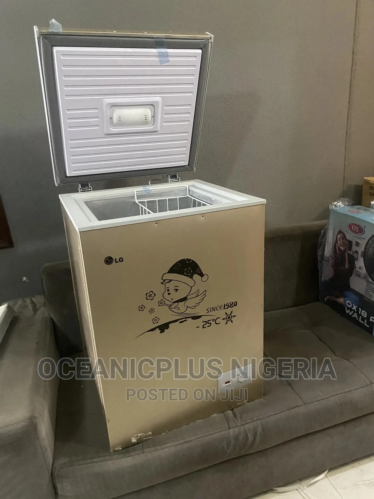 LG Gc-160 | 100 Litres Chest Freezer Pure Gold
