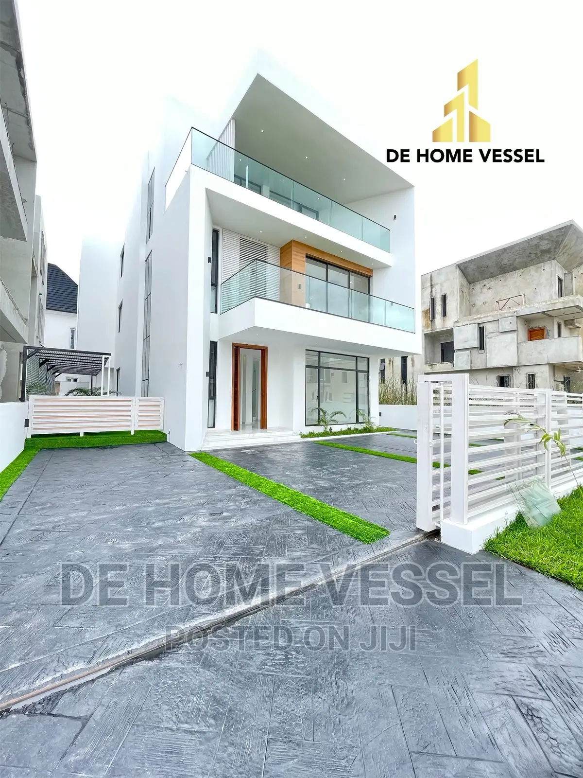 5bdrm Duplex in Chevron for sale