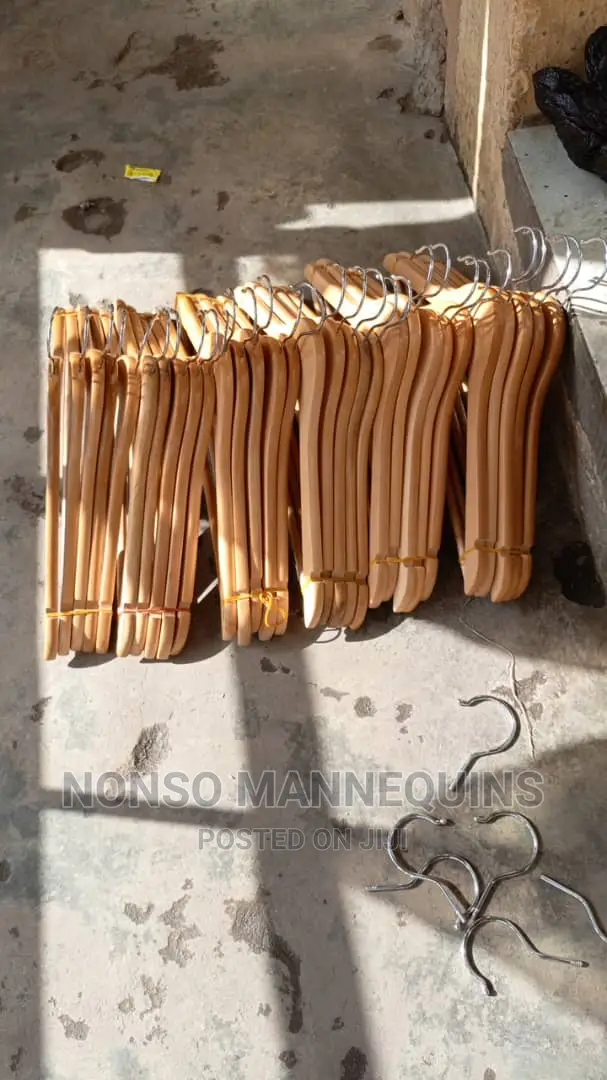 Affordable Sets of 10 Pieces Wooden Hangers