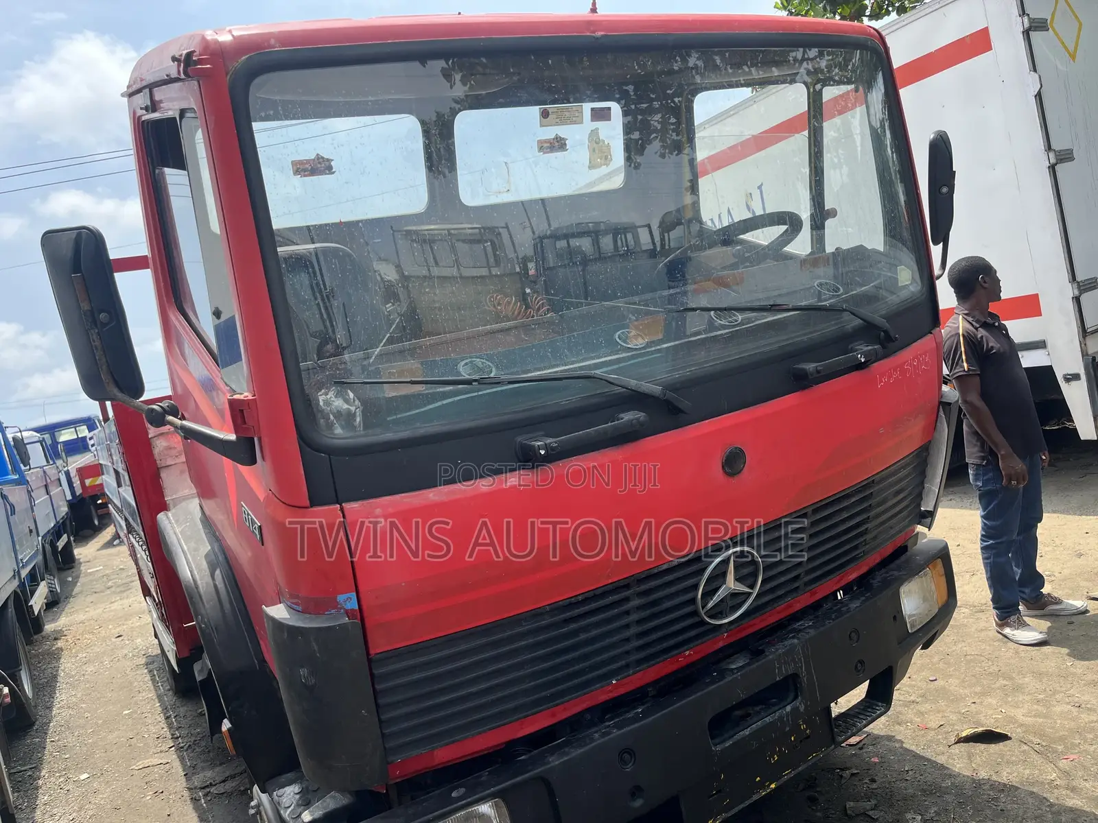 Mercedes-Benz 814 Red Pick Up