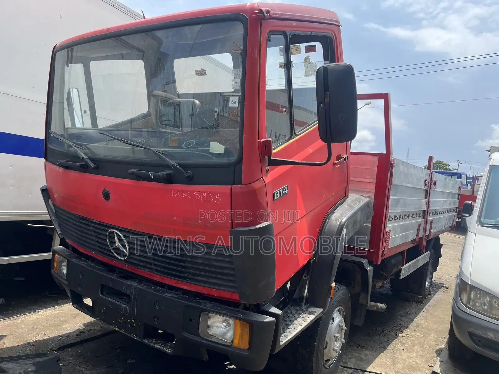 Mercedes-Benz 814 Red Pick Up