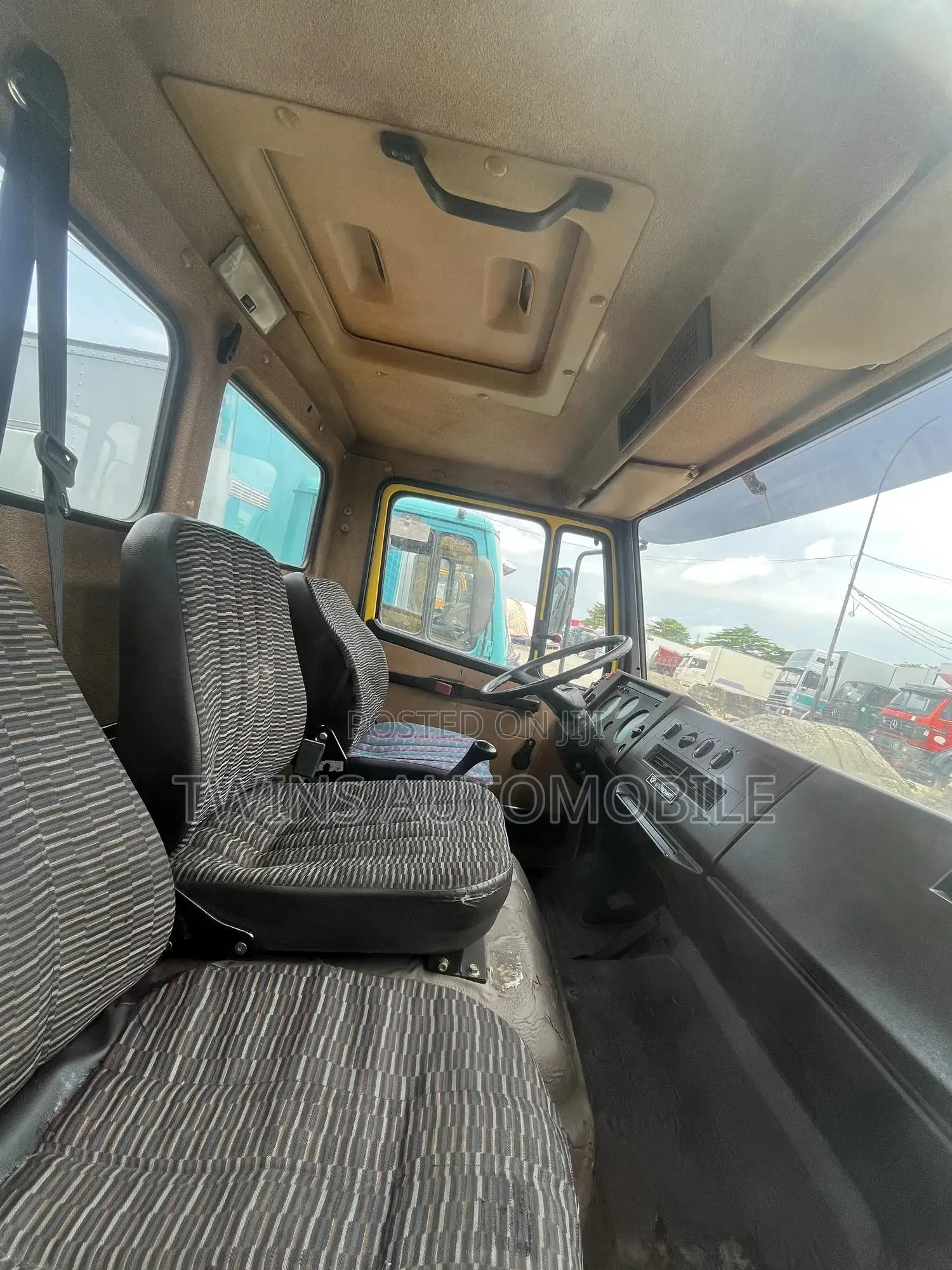 Mercedes-Benz 814 20 Ft Long