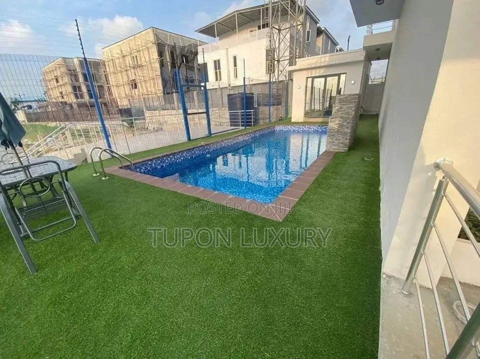 4 Bedroom Waterfront Apattmsnt