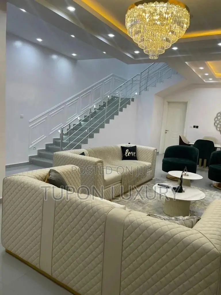 4 Bedroom Waterfront Apattmsnt