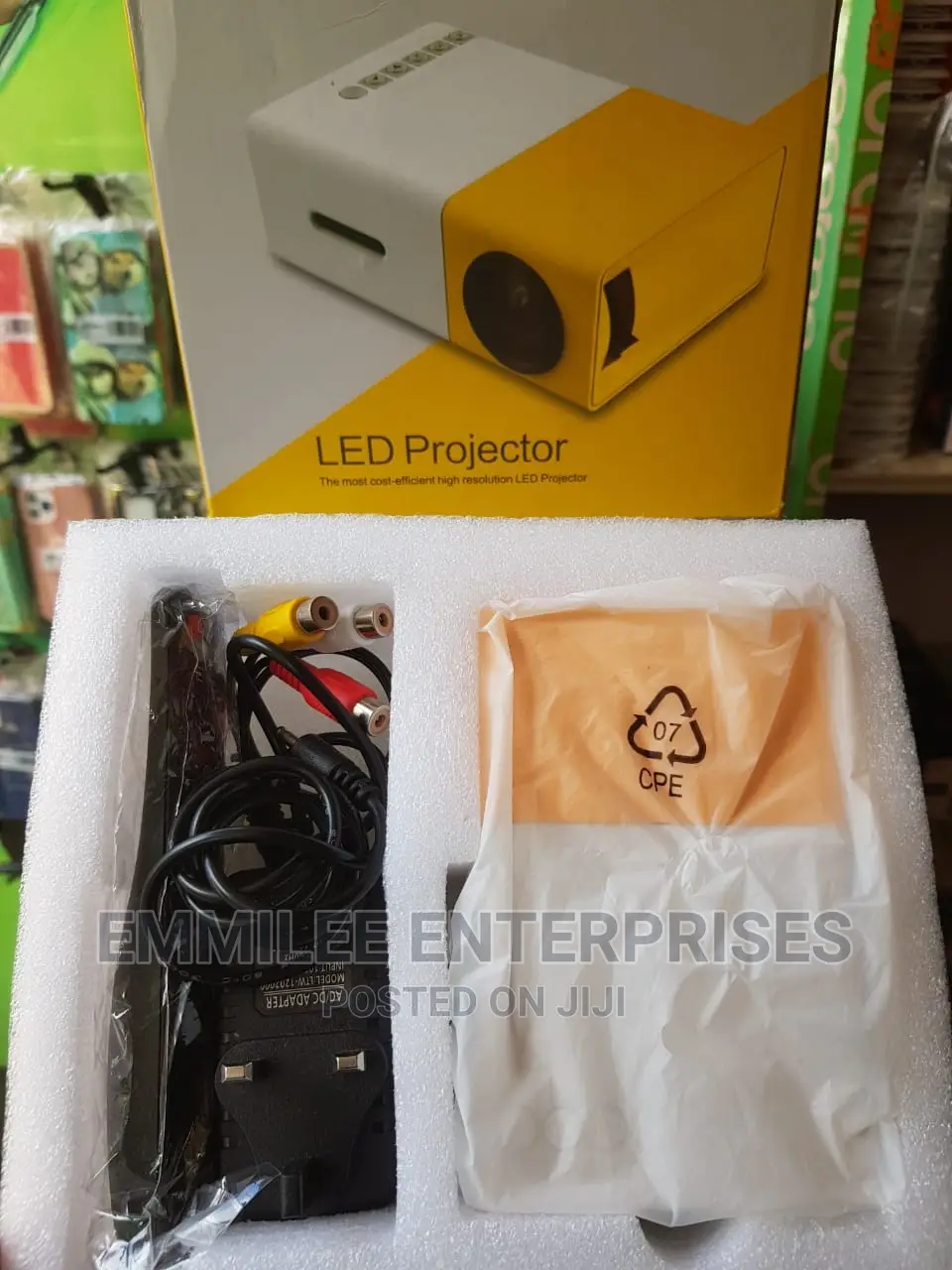 Led Projector That Connect Directly to Phone Using Datacable