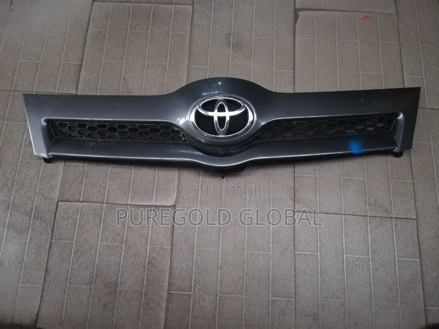 Corolla Verso 2006 Front Grille