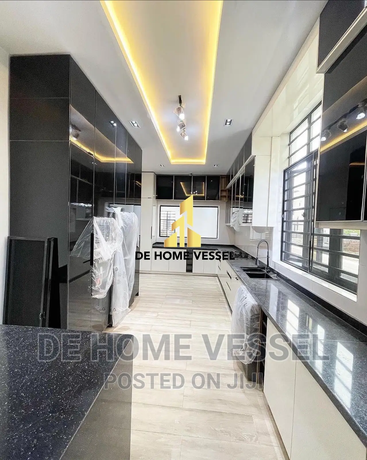 5bdrm Duplex in Ikota for sale
