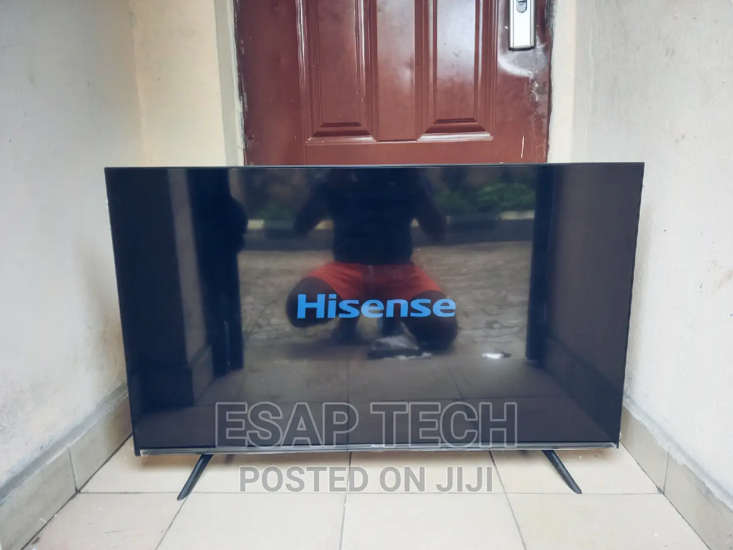 Hisense Framless TV Display . With Free Netflix Login