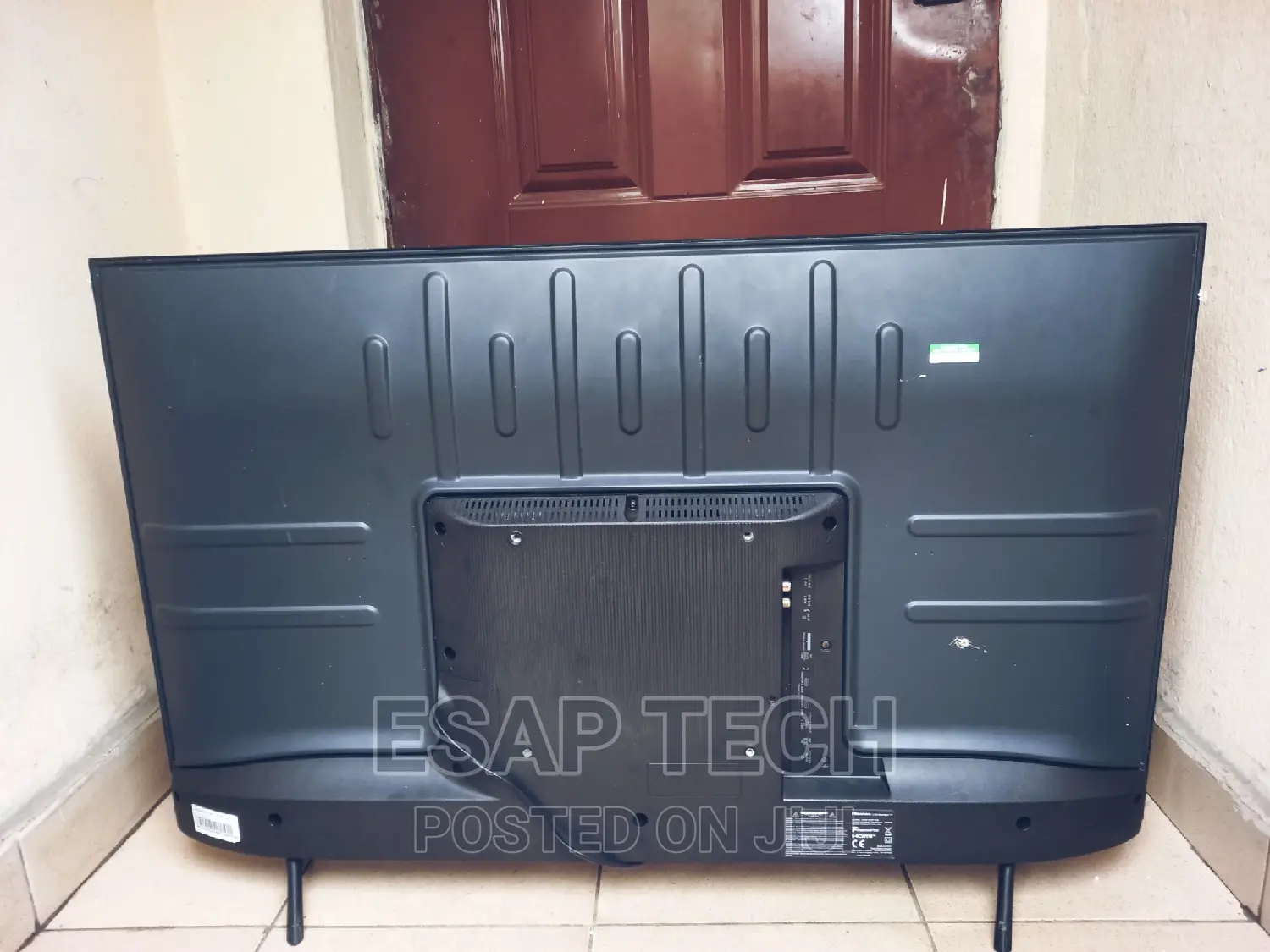 Hisense Framless TV Display . With Free Netflix Login