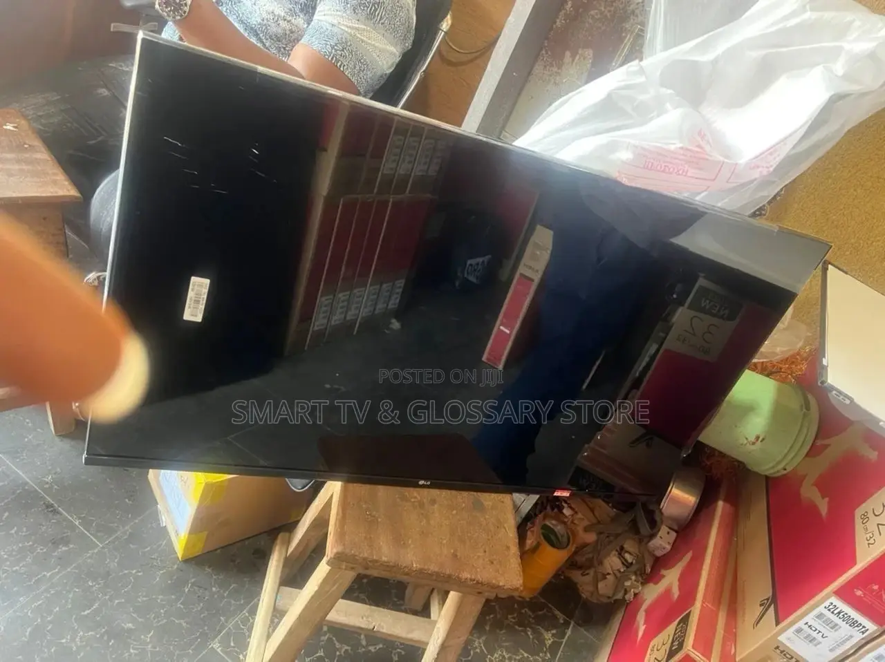 Samsung 55 Inches Uhd Smart TV Netflix,Facebook and Youtube