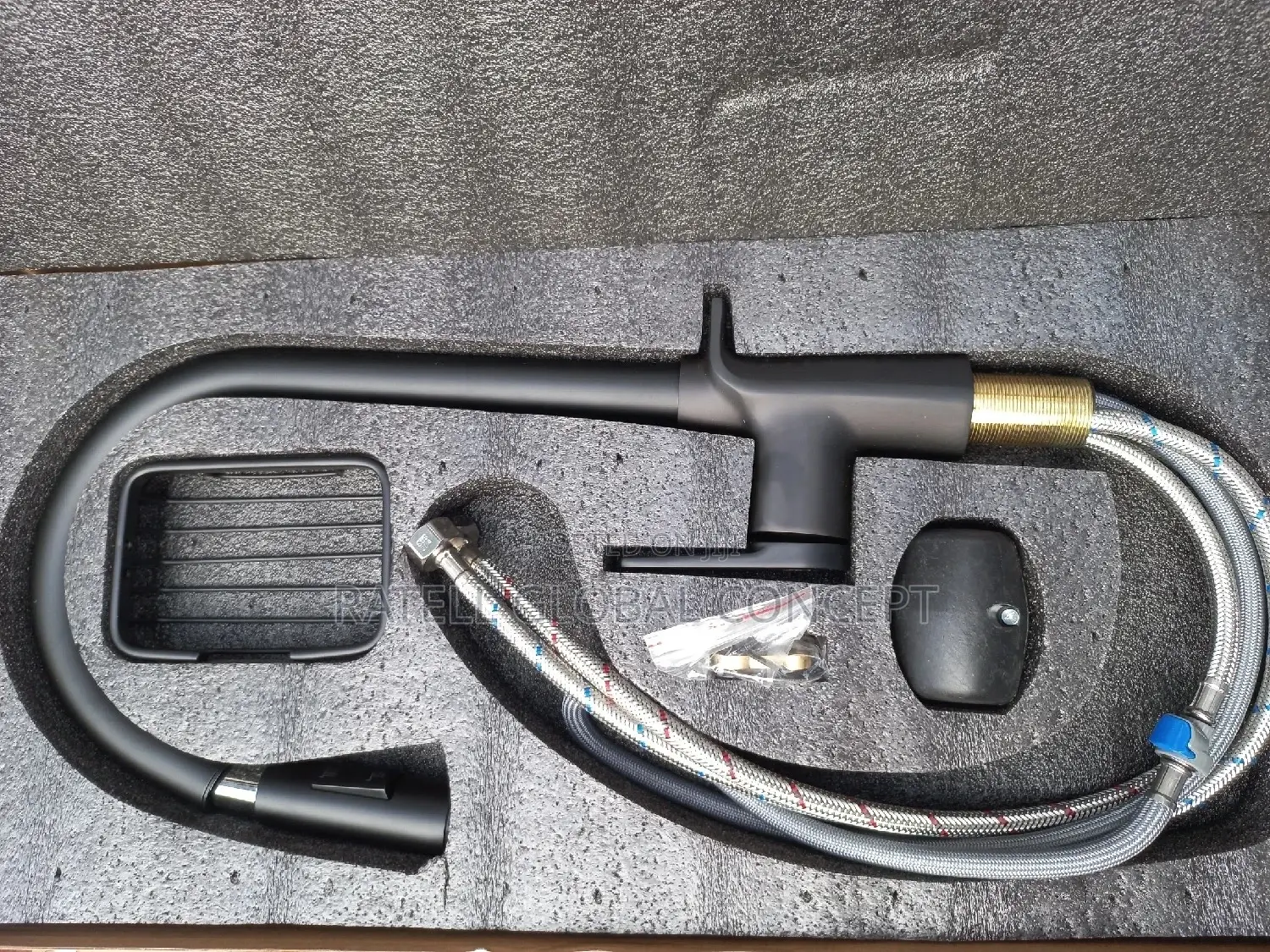 Long Neck Pull-Out Kitchen Sink Mixer With Soap Holder
