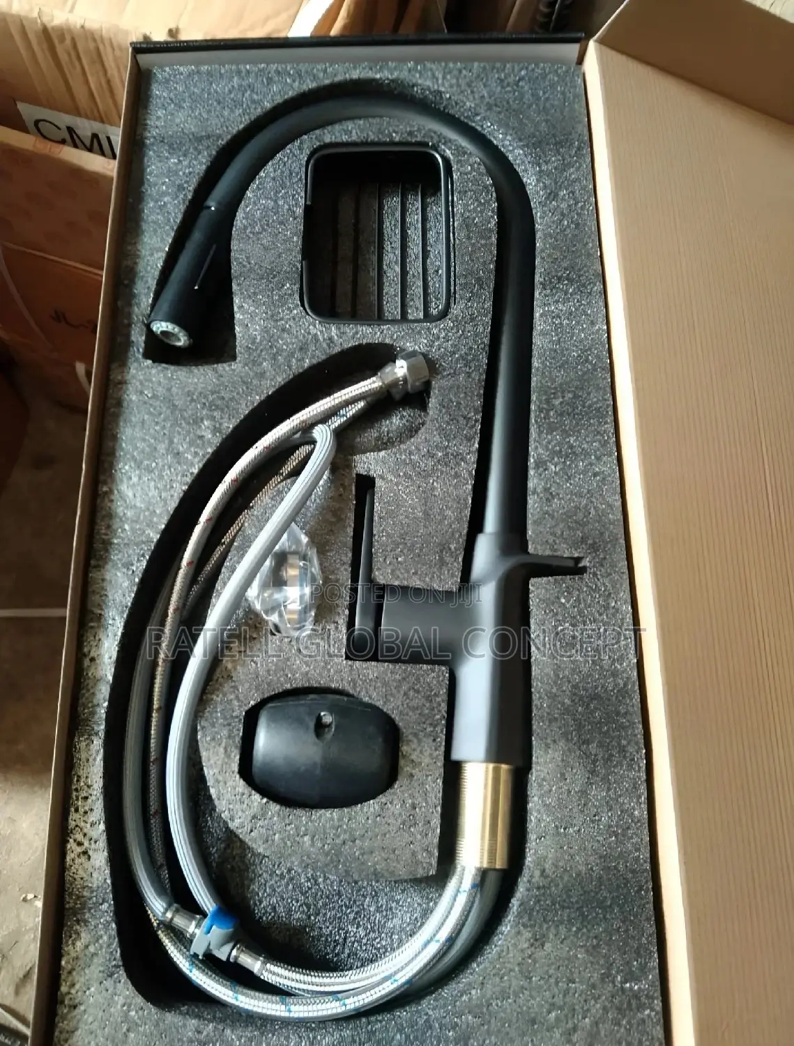 Long Neck Pull-Out Kitchen Sink Mixer With Soap Holder