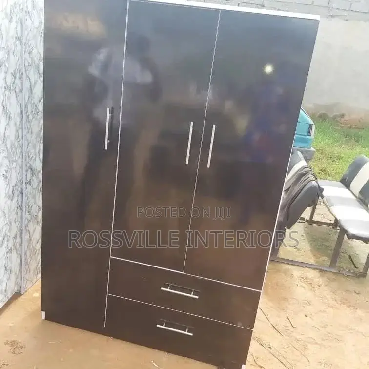 Classy 4ft by 6ft Wardrobe for Adults