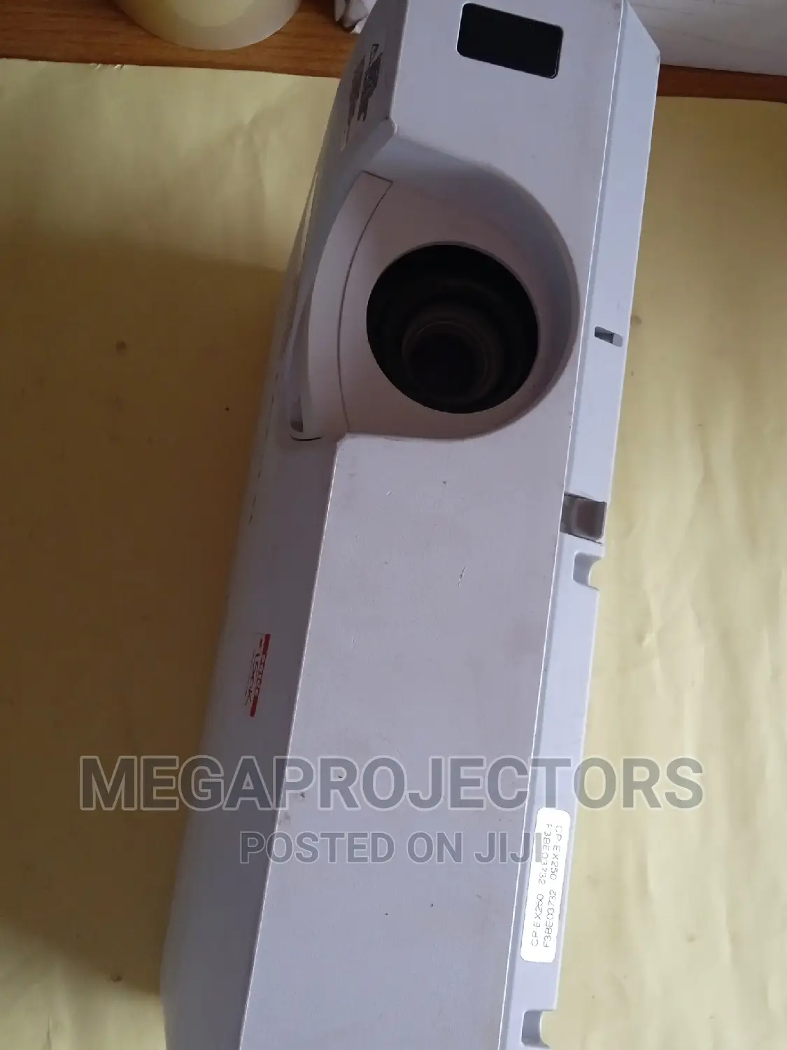 Calm Hitachi Projector