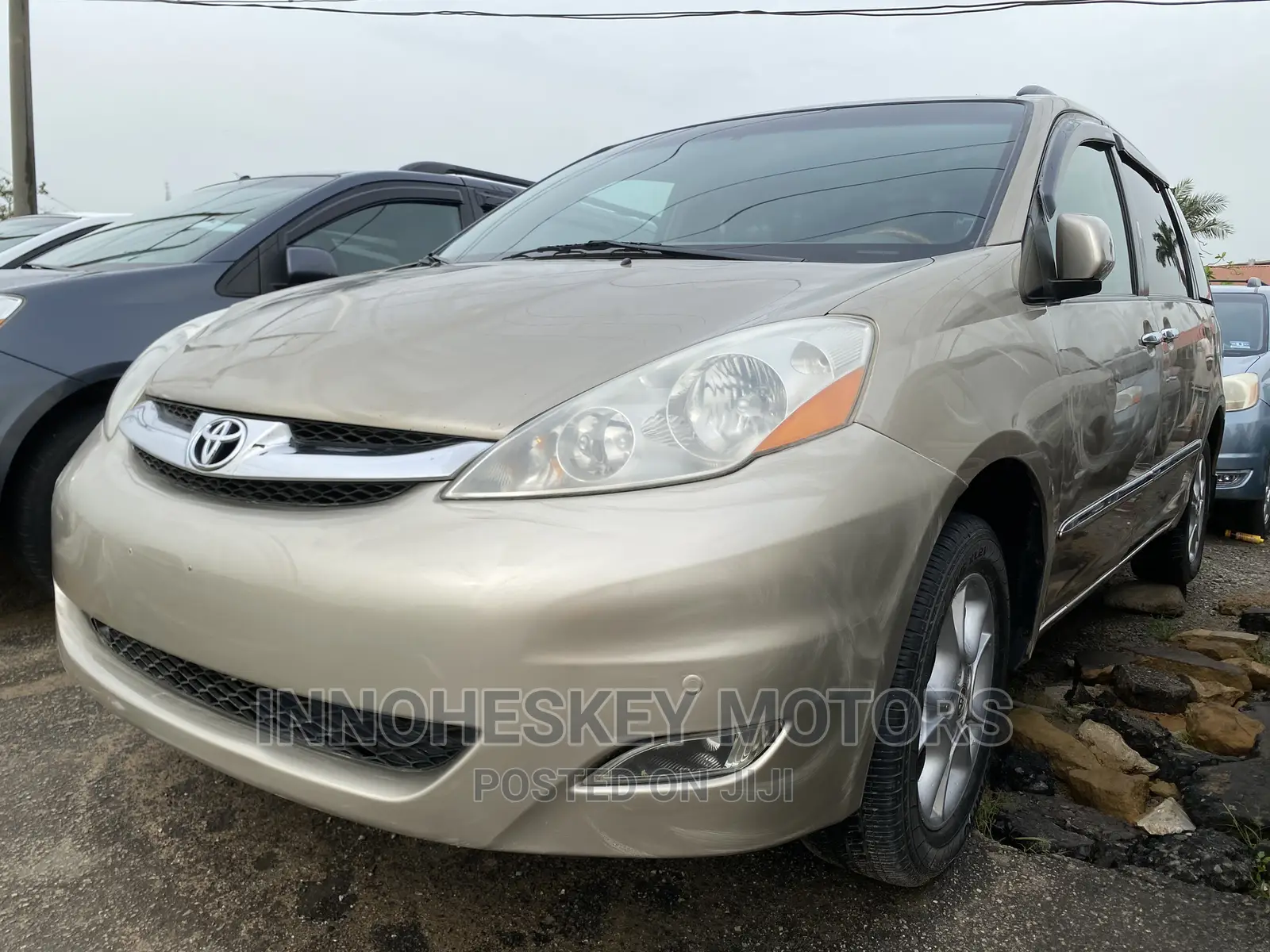 Toyota Sienna XLE Limited AWD 2006 Gold