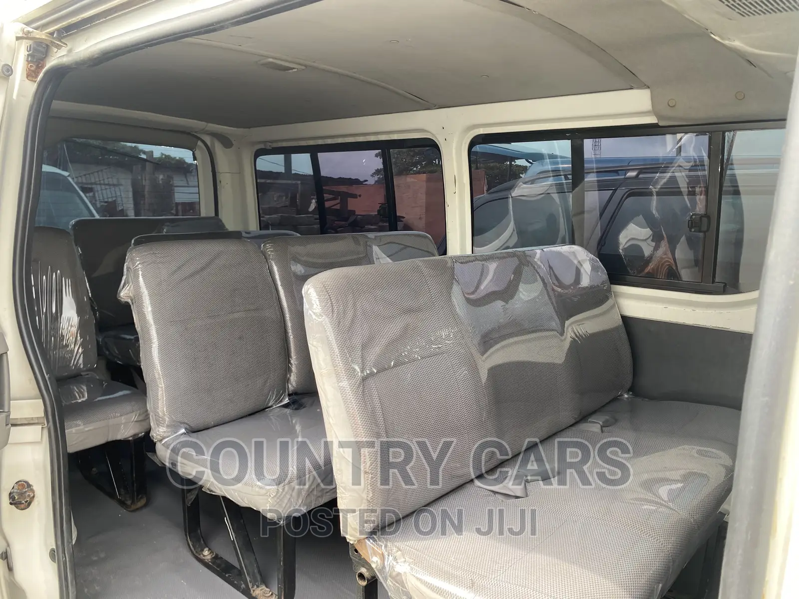 Toyota HiAce 2011 White
