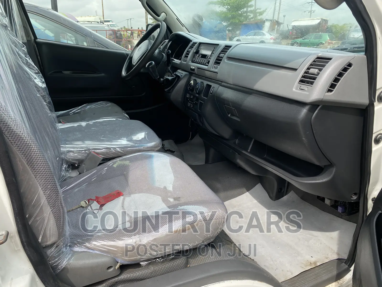 Toyota HiAce 2011 White