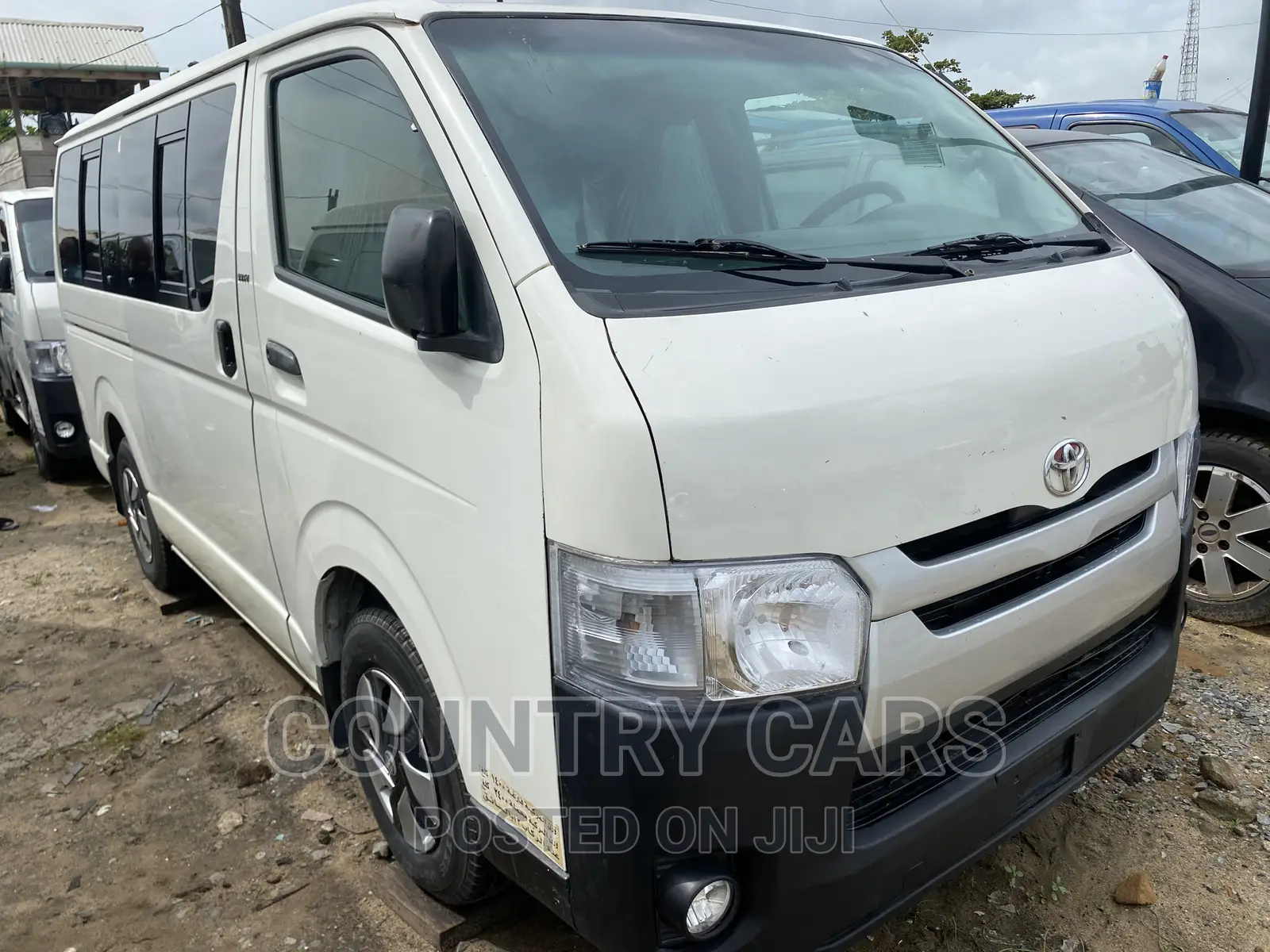 Toyota HiAce 2011 White