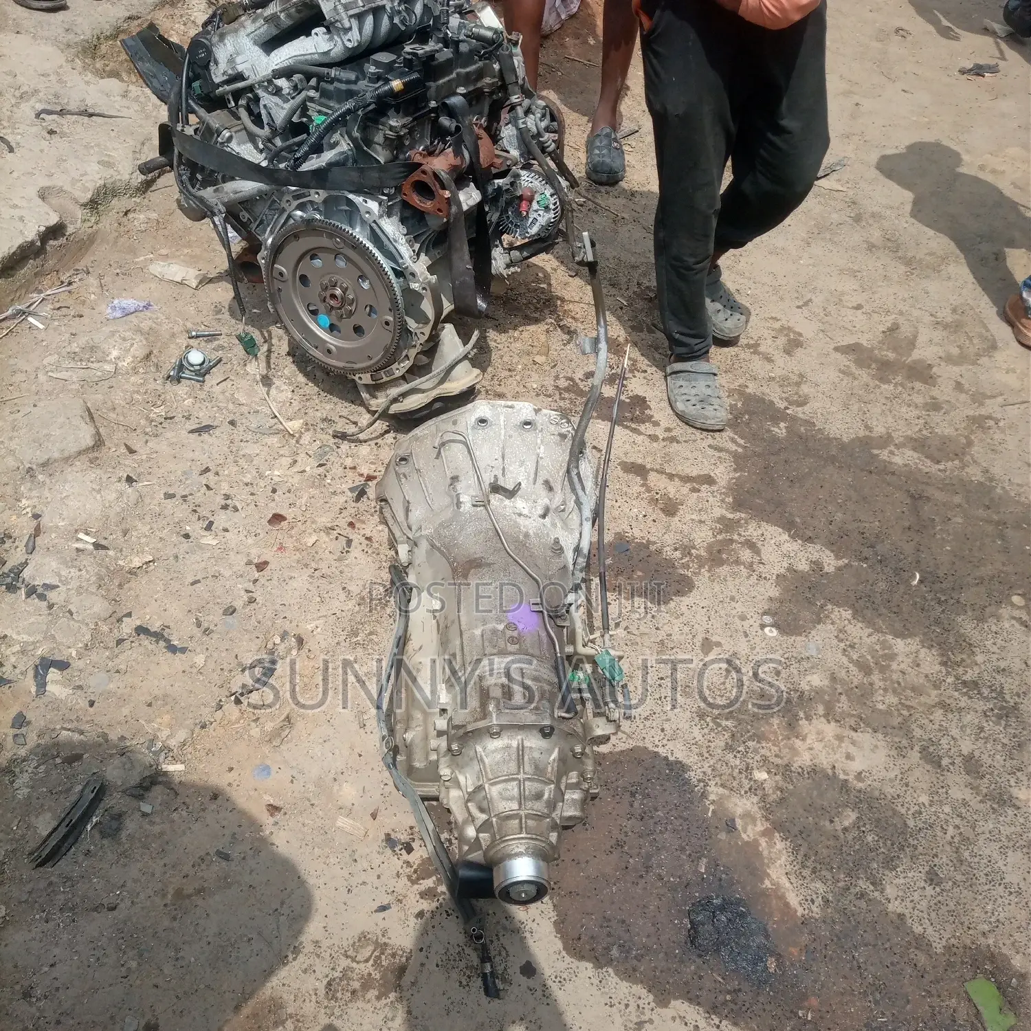 Transmission for Nissan Pathfinder 2005.